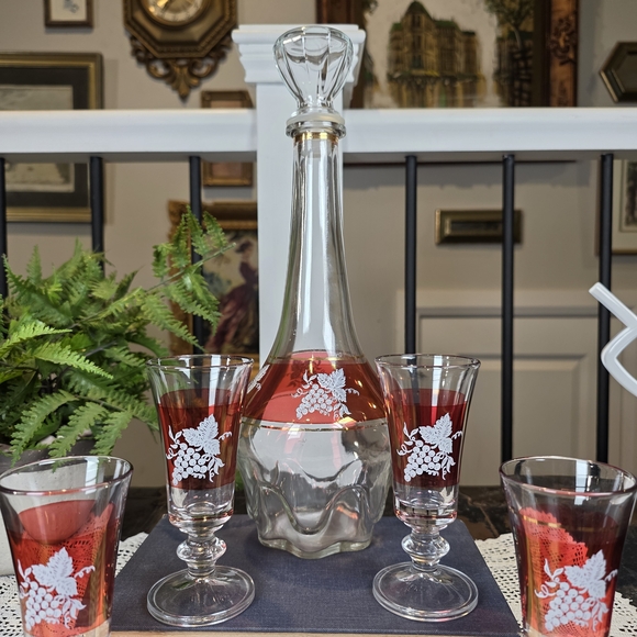 Vintage Lubiana 5PC Cordial Decanter Set Italian Ruby Red Grape Motif Barware - Picture 3 of 13